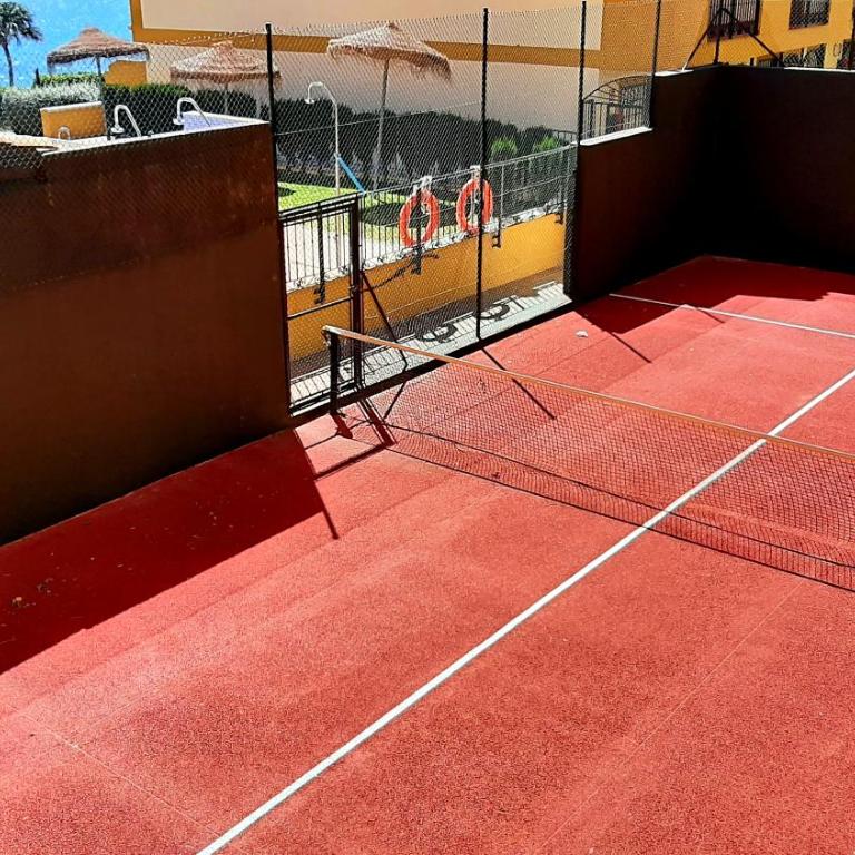 Apartamento de 2 dormitorios, gran terraza, vistas al mar junto playa Carvajal - Two-Bedroom Apartment - 43