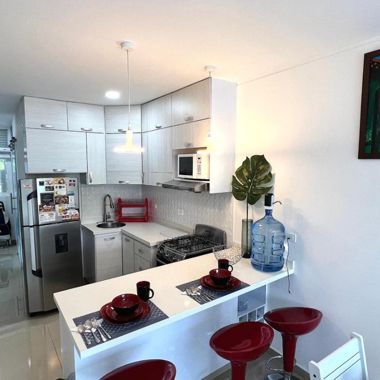 Encantadores Seis Apartamentos Modernos Cerca a Las Clinicas CQB, Imbanaco, Tequendama y San Fernando - Apartamento con balcón - 30
