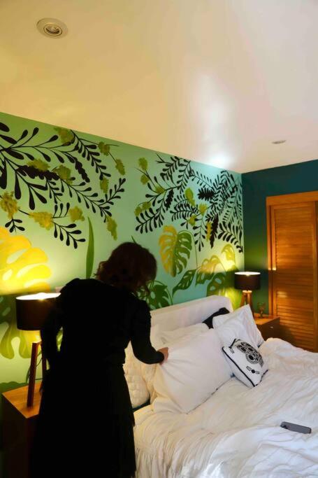 Luxurious Mid Century Modern folk art home - Casa de 4 dormitorios - 89
