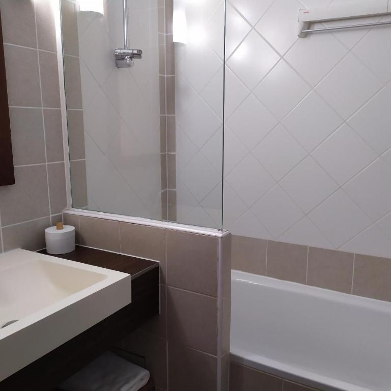À COTÉ DE LA BAIE DE CANCHE-Appt 4pers-Linge compris-Lits faits-1CHB 1 lit double-1CABINE 1 lit superposé-2SDB-piscine-parking-boulodrome-tennis - Appartement 2 Chambres - 12