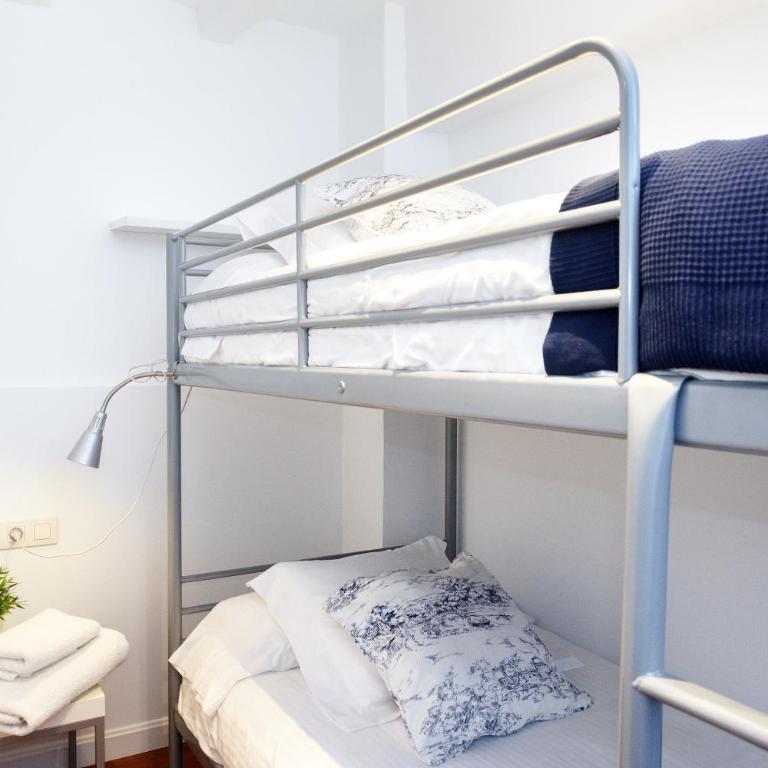 Feelathome Center Apartments - Two-Bedroom Family Apartment - Passatge Maiol Street - 2