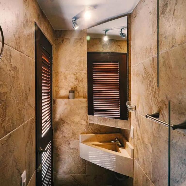 7ESP-4 CASA DE 7 HABITACIONES CON PISCINA Y WIFI EN EL CENTRO HISTORICO - Casa de 7 dormitorios - 25