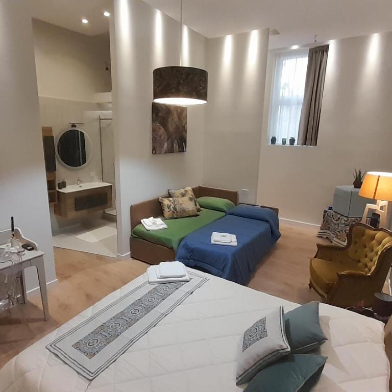 Massimo Luxury Rooms - Camera Familiare Deluxe - 10