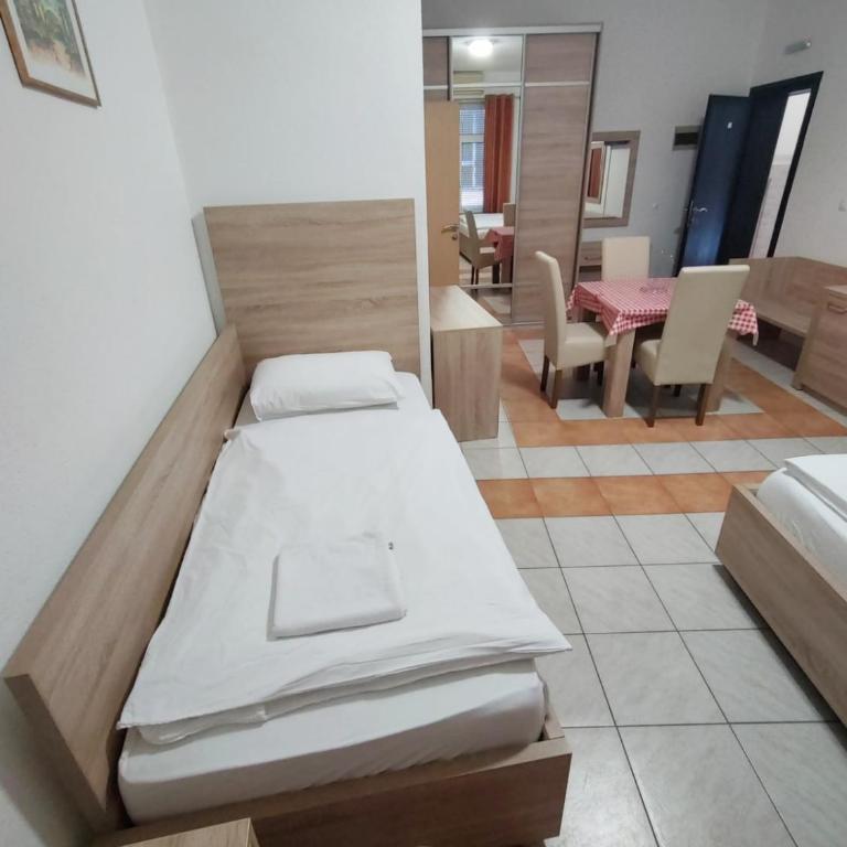 Lovely Home Rooms Center - Deluxe Triple Room - 28