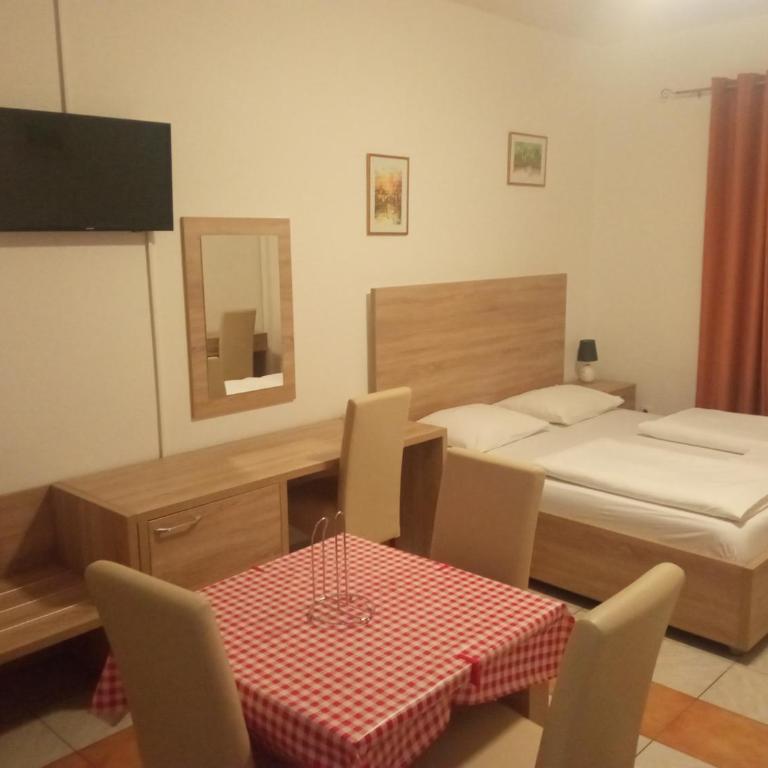 Lovely Home Rooms Center - Deluxe Triple Room - 32
