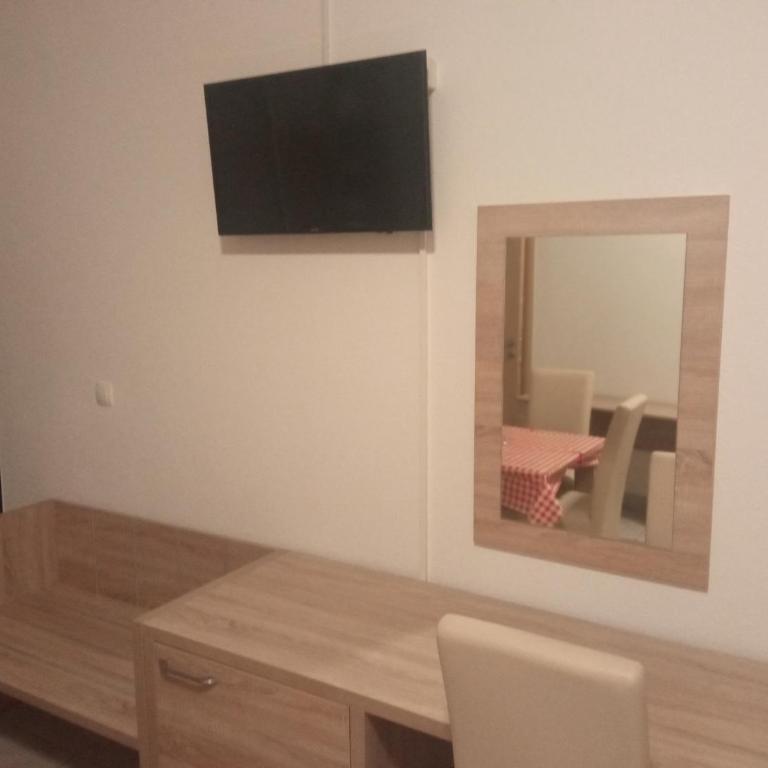 Lovely Home Rooms Center - Deluxe Triple Room - 33