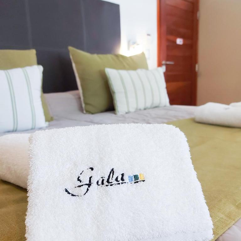 Gala Apart Boutique & Spa -Sólo para Adultos- - Habitación con cama grande y bañera de hidromasaje - 9