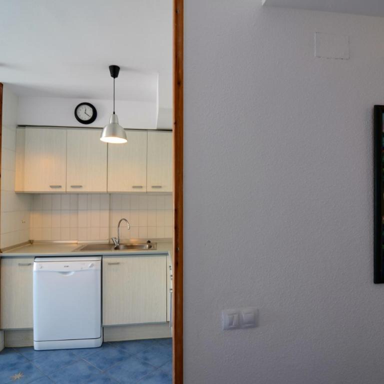 MANUREVA VII 2-A - Two-Bedroom Apartment - 14