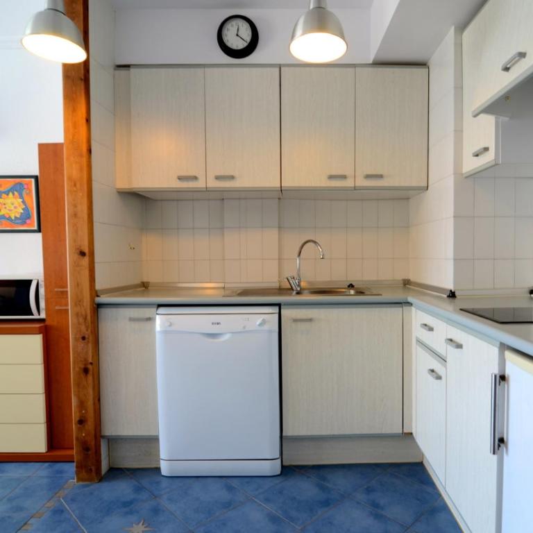 MANUREVA VII 2-A - Two-Bedroom Apartment - 15