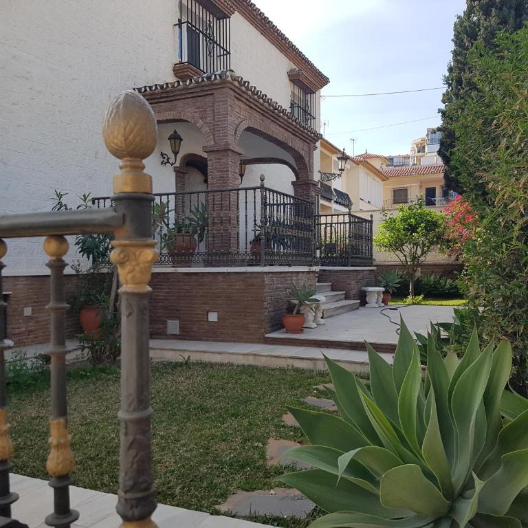 espectacular villa puerto marina playa - Villa - 16