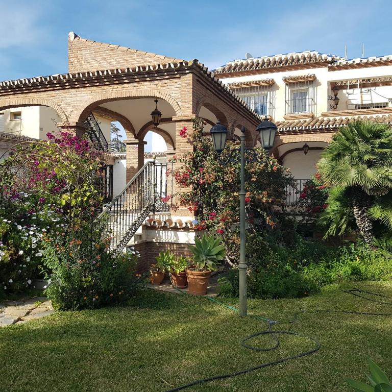 espectacular villa puerto marina playa - Villa - 24