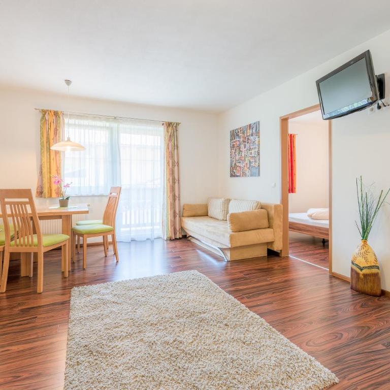 Alpenjuwel Appartements - Apartment mit 2 Schlafzimmern und Balkon - 2