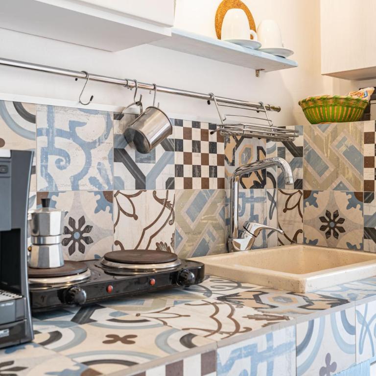 Vico di Ostuni Stone Houses in the Heart of Ostuni by Rentbeat - Casa Vacanze - 2