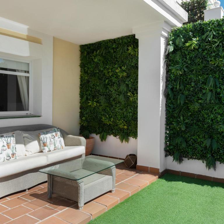 Bright 2 Bedroom apartment with parking space and swimming pools in Aloha Gardens - Two-Bedroom Apartment - 24