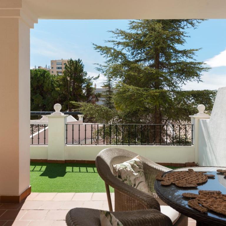 Bright 2 Bedroom apartment with parking space and swimming pools in Aloha Gardens - Two-Bedroom Apartment - 23
