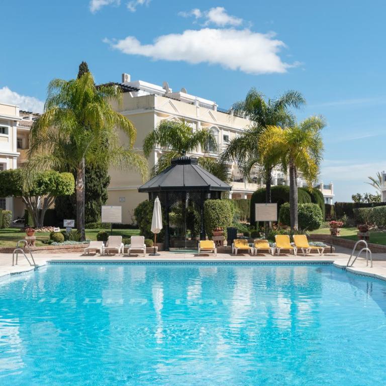 Bright 2 Bedroom apartment with parking space and swimming pools in Aloha Gardens - Two-Bedroom Apartment - 29