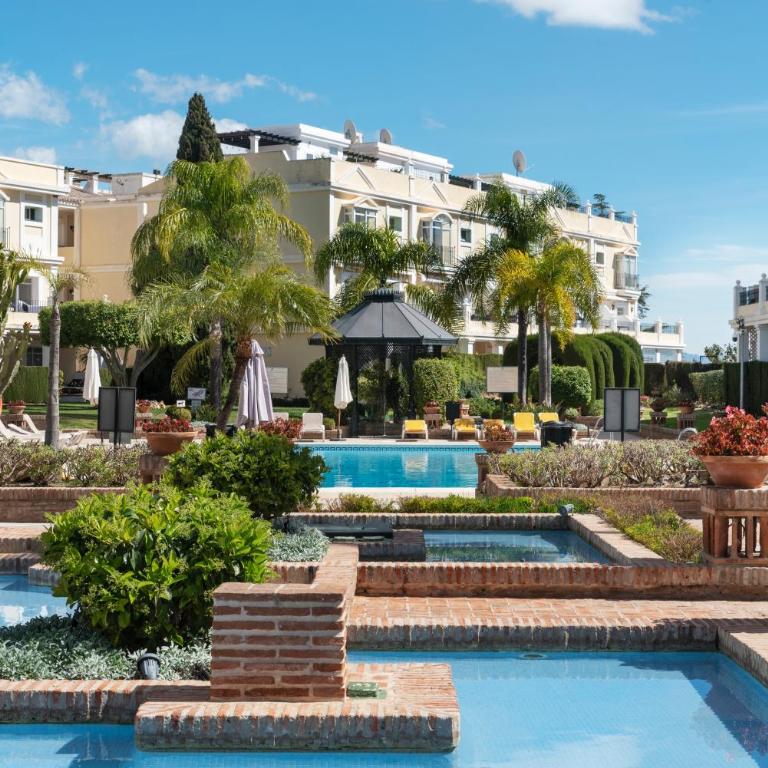 Bright 2 Bedroom apartment with parking space and swimming pools in Aloha Gardens - Two-Bedroom Apartment - 30