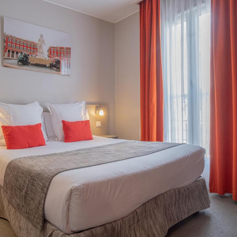 Hôtel de la Fontaine - Chambre Double ou Lits Jumeaux Standard - Côté Rue - 2