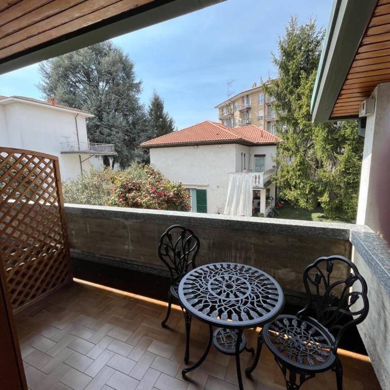 Bella Vita Guesthouse -parcheggio privato interno - Camera Matrimoniale Deluxe con Balcone - 3