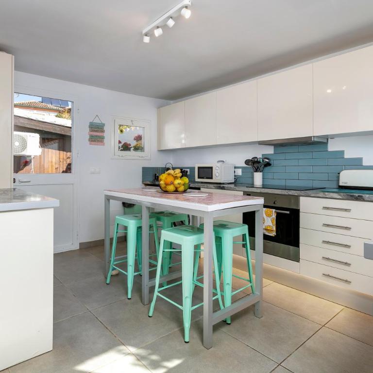 Spanish style, elegant 3 bedroom villa - 5 minutes from the beach! - Casa de 3 dormitorios - 9