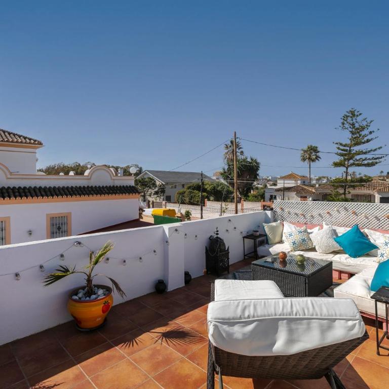 Spanish style, elegant 3 bedroom villa - 5 minutes from the beach! - Casa de 3 dormitorios - 24