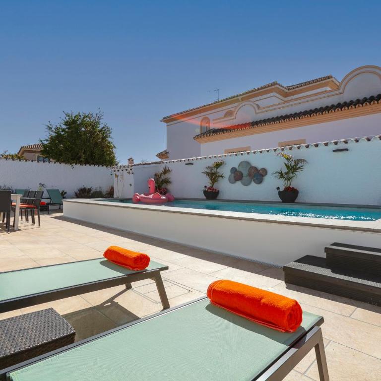 Spanish style, elegant 3 bedroom villa - 5 minutes from the beach! - Casa de 3 dormitorios - 1