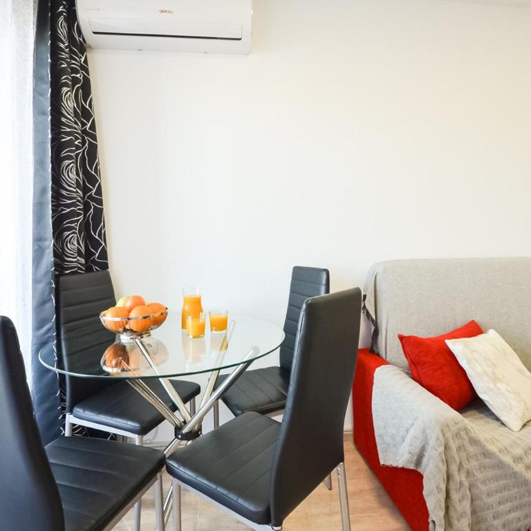 Schöne Wohnung mit Pool , Wi-Fi und privat Garage - Apartamento de 1 dormitorio - 9