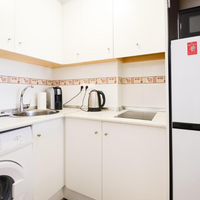 Schöne Wohnung mit Pool , Wi-Fi und privat Garage - Apartamento de 1 dormitorio - 18
