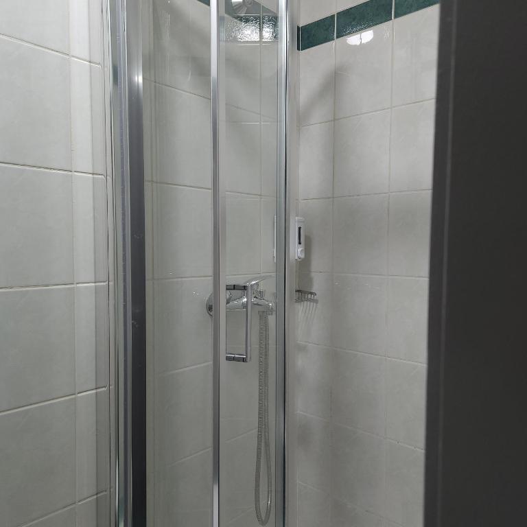 IN CLUB - Standardna Dvokrevetna Soba sa Bračnim Krevetom/Zasebnim Krevetima - 10