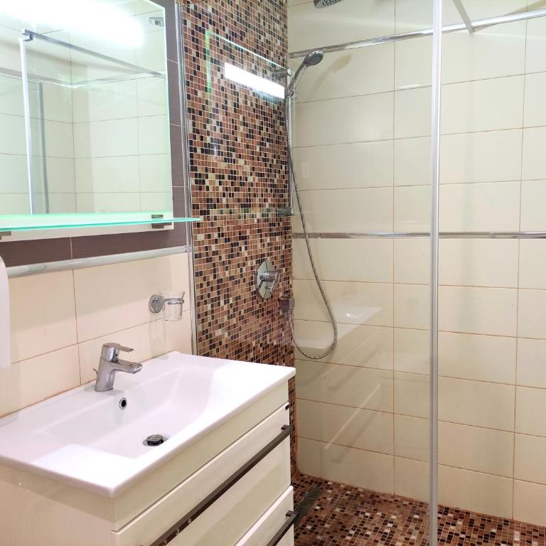 Skyline View Apt & Pool Retreat - Apartman sa 2 Spavaće Sobe - 18