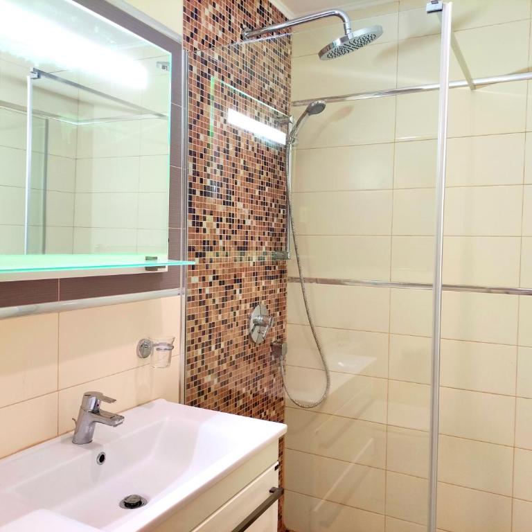 Skyline View Apt & Pool Retreat - Apartman sa 2 Spavaće Sobe - 17