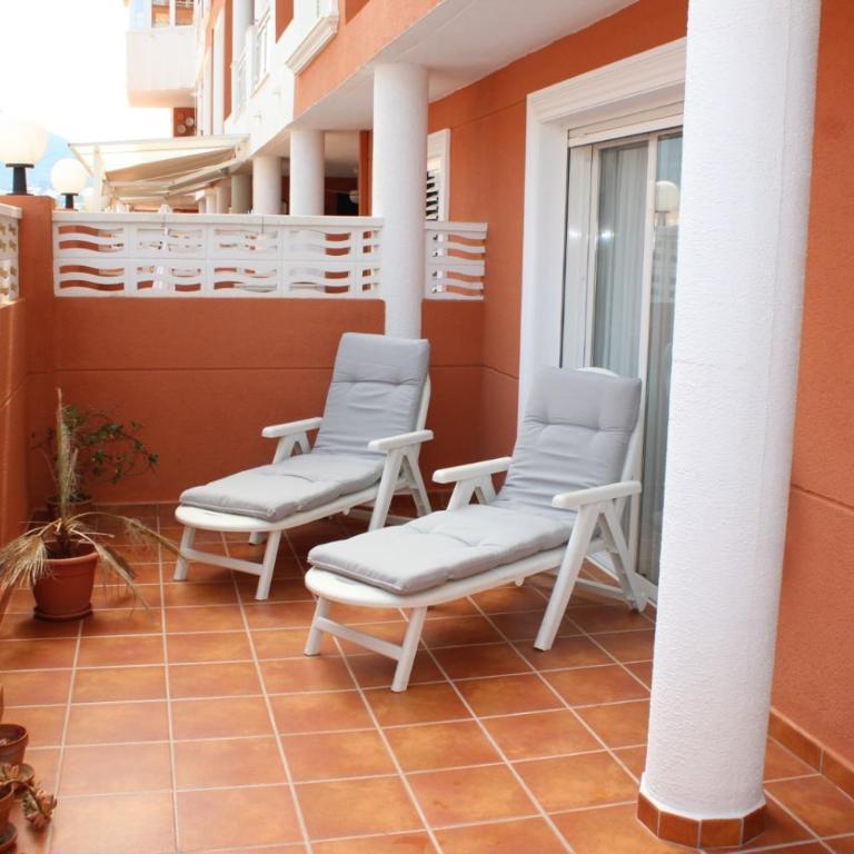 Apto. con gran terraza y acceso directo a piscina. - Apartment - 2