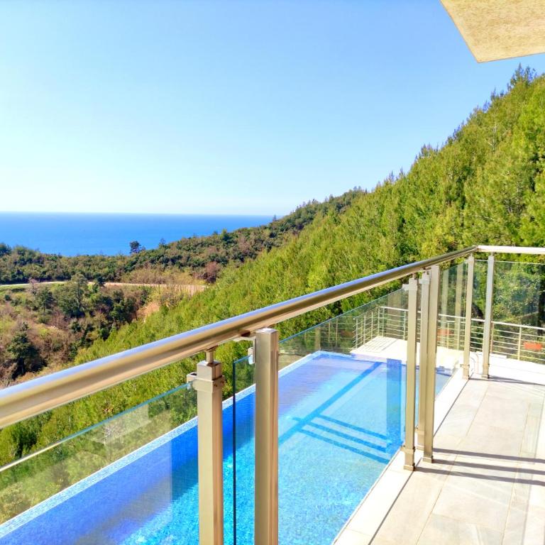 Skyline View Apt & Pool Retreat - Apartman sa 2 Spavaće Sobe - 5