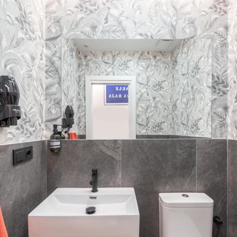 The HEART of the CITY, SOL, by MONARO***** - Apartamento Superior - 66