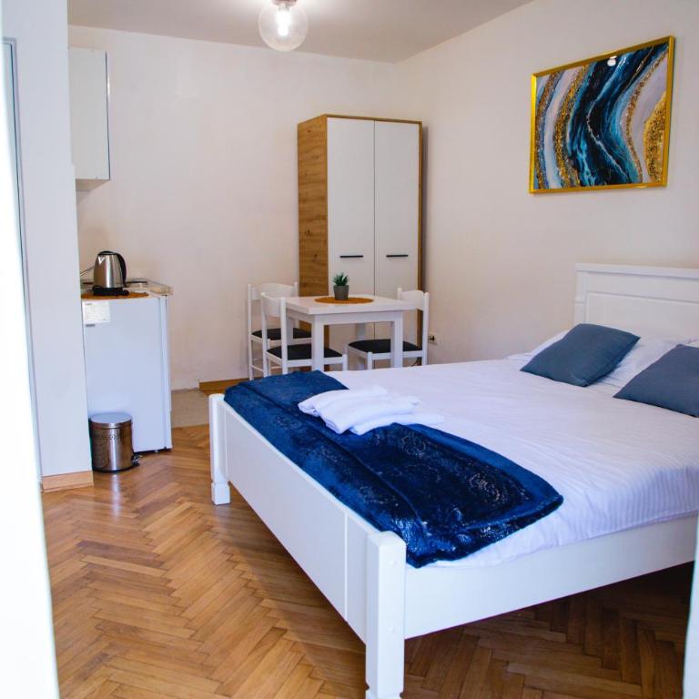 FOR-A Apartmani - Double Room - 2