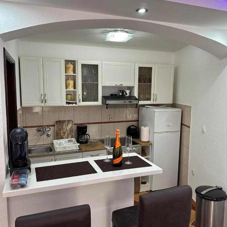 Sunshine Apartment with Private Pool and Parking - Superior Studio - 10
