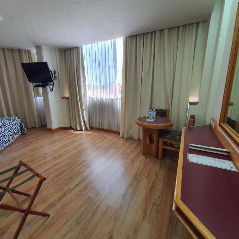 Hotel Alcampo - Deluxe Room - 11