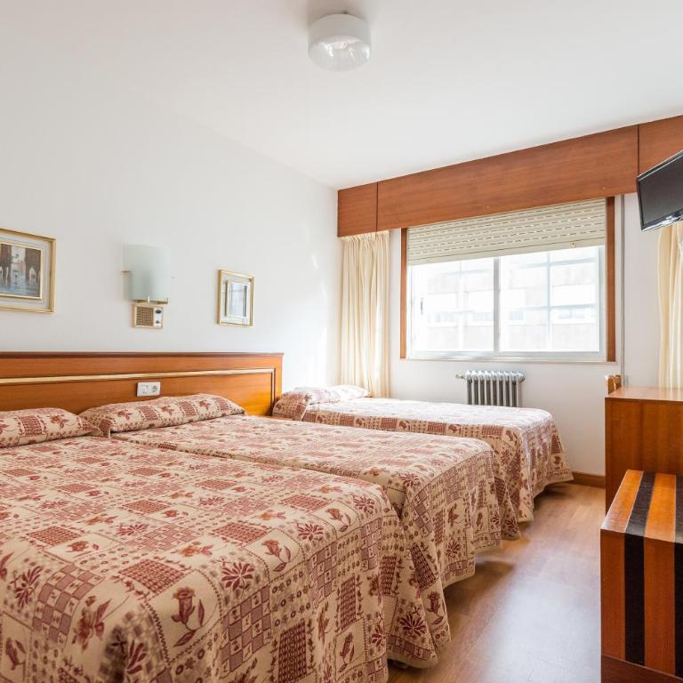 Rey Fernando - Habitación doble con baño privado - 2 camas y cama supletoria - 1