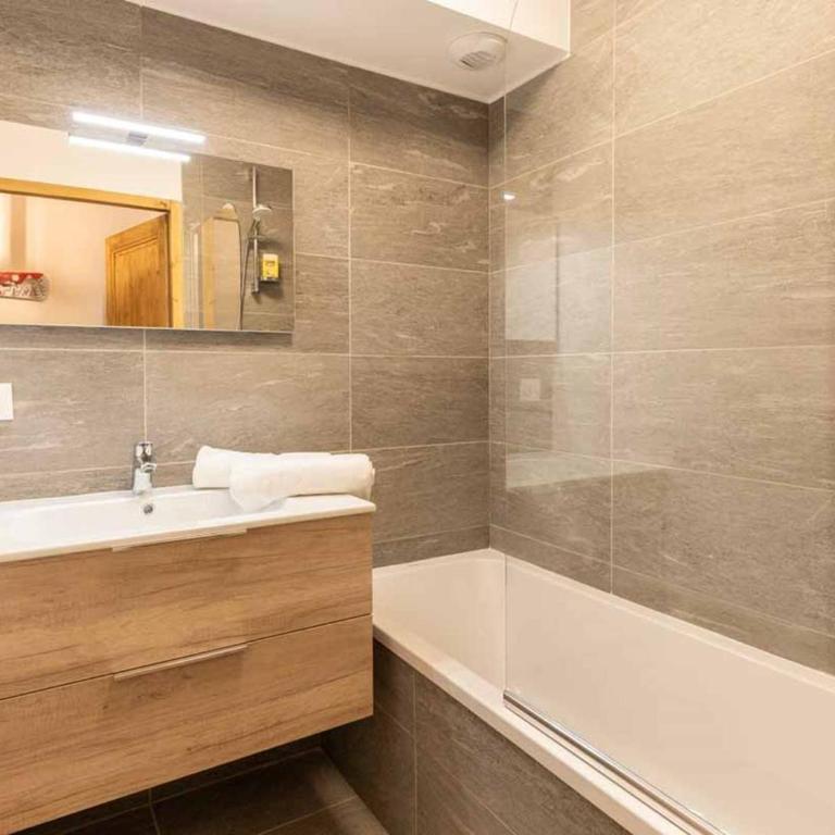 Appartement 6 pers, 2 chambres, balcon, parking, WIFI - Appartement 2 Chambres - 5