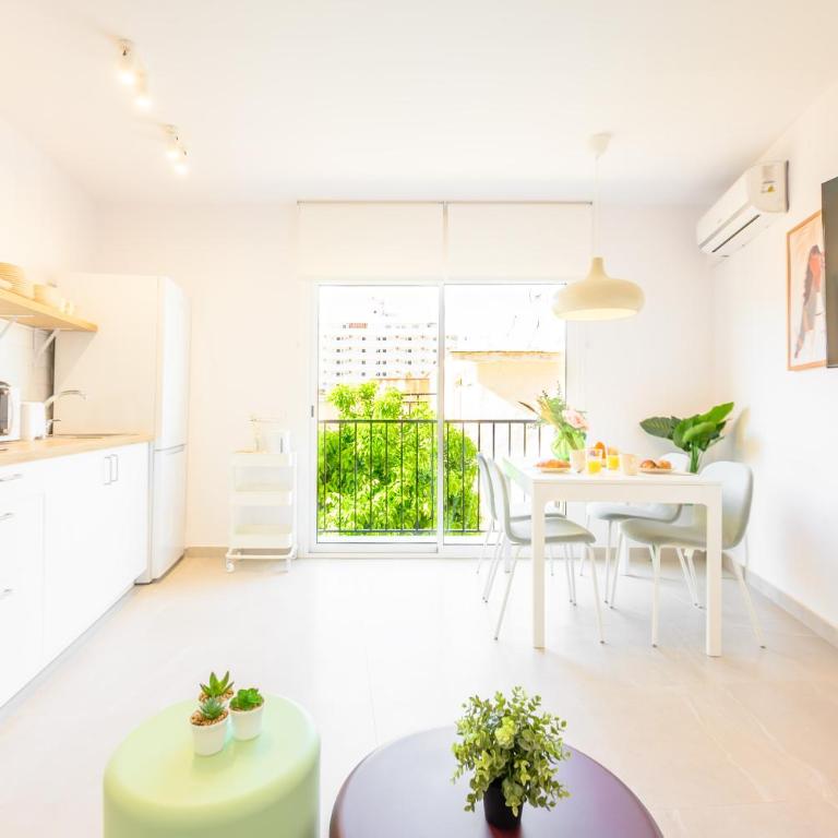 2 bedroom, new, 1 min to the beach, city center- Picasso by 10ToSea - Two-Bedroom Apartment - 6