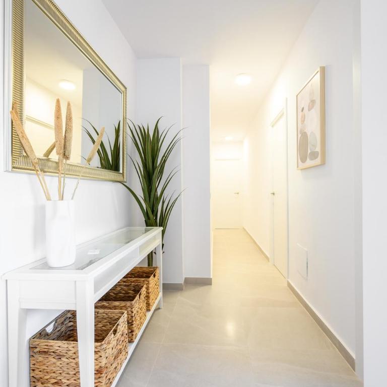 2 bedroom, new, 1 min to the beach, city center- Picasso by 10ToSea - Two-Bedroom Apartment - 5