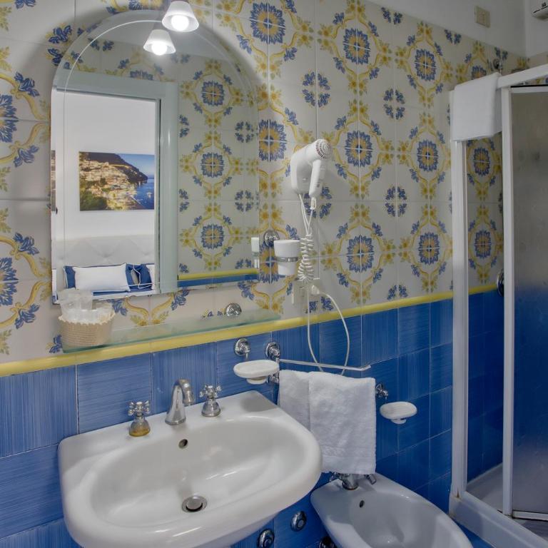 Locanda Costa D'Amalfi - Camera Matrimoniale/Doppia con Letti Singoli con Terrazza e Vista Mare - 13