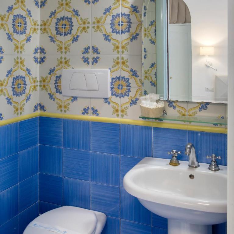 Locanda Costa D'Amalfi - Camera Matrimoniale/Doppia con Letti Singoli con Terrazza e Vista Mare - 16