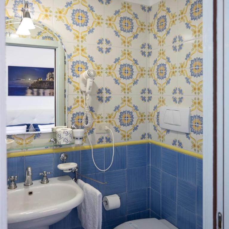 Locanda Costa D'Amalfi - Camera Matrimoniale/Doppia con Letti Singoli con Terrazza e Vista Mare - 25