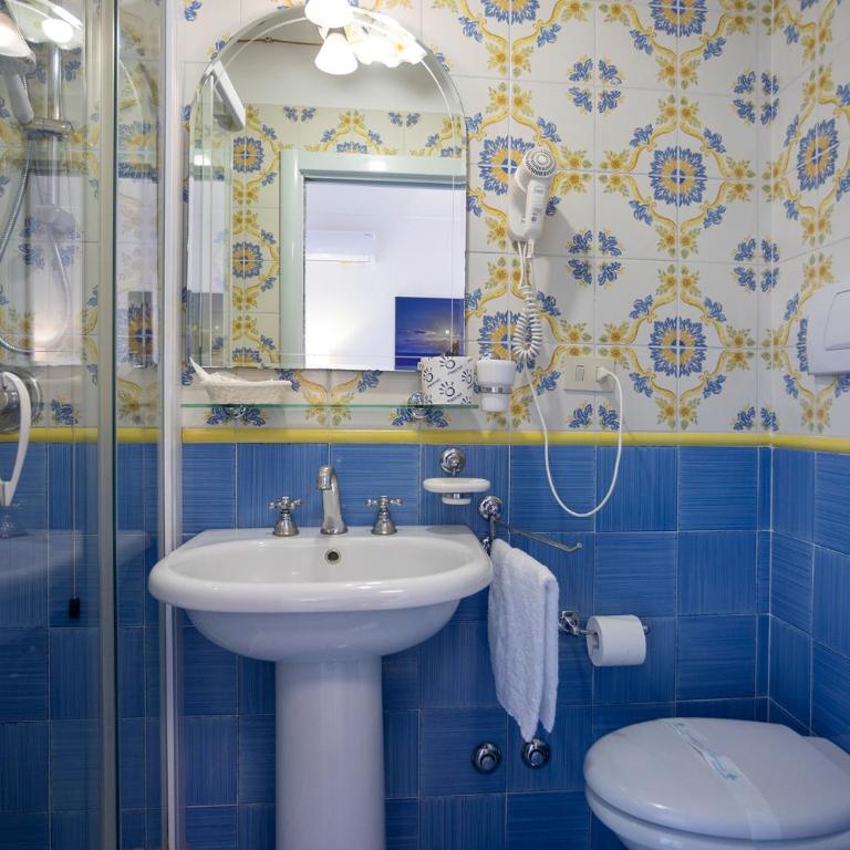 Locanda Costa D'Amalfi - Camera Matrimoniale/Doppia con Letti Singoli con Terrazza e Vista Mare - 23