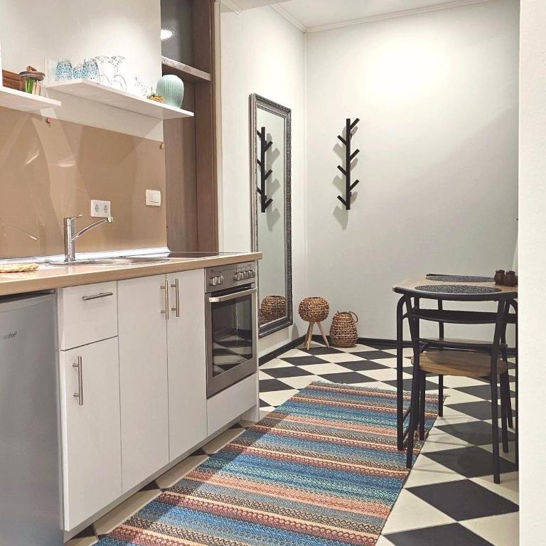 Moonrise Apartment - Studio Apartment - 13