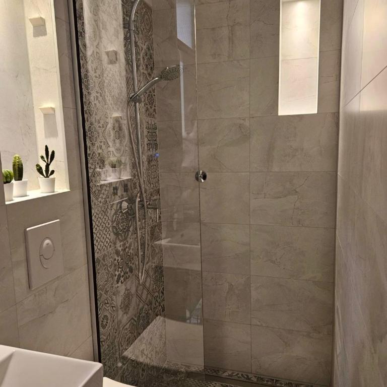Moonrise Apartment - Studio Apartment - 16