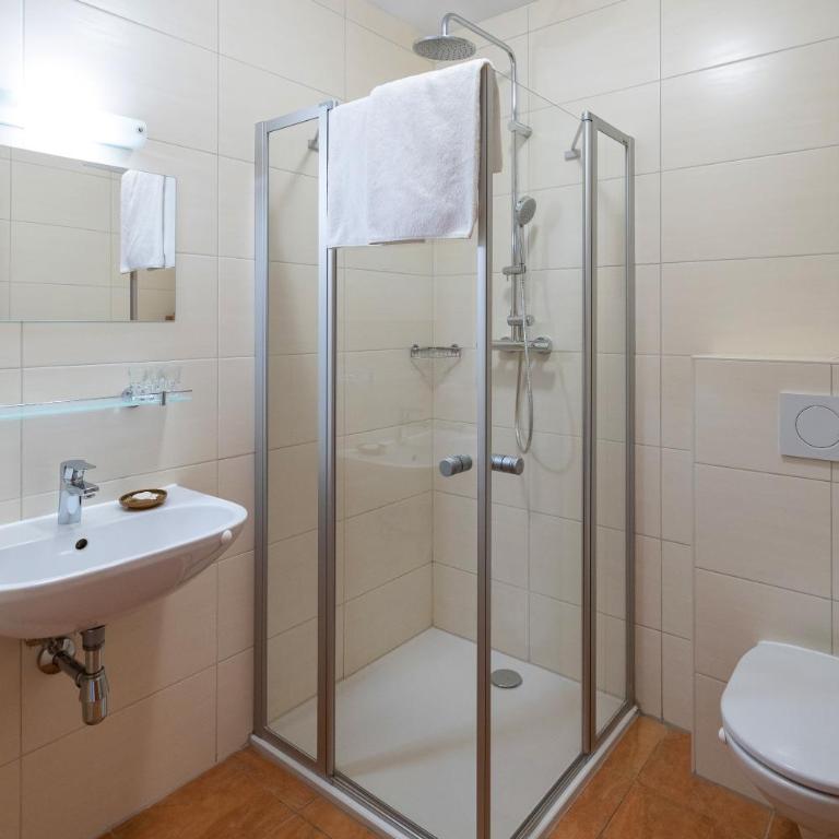 Haus Hödlmoser - Doppelzimmer mit Seeblick - 2