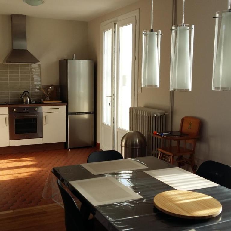 Authentique Gîte 1950 Poitiers Futuroscope Aquascope, 1à9prsn, 3 Pkg, 3 étoiles à 6prsn et 3 appoints Eco-Responsable - Maison 3 Chambres - 14