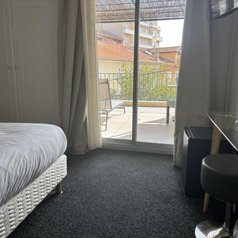 Hôtel le Chardon Bleu - Chambre Double avec Terrasse - 2e Étage - 3